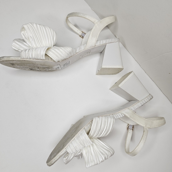 Nine West Open Toe All White Bow Sandal Chunky Heel Size 7.5 - Picture 8 of 15